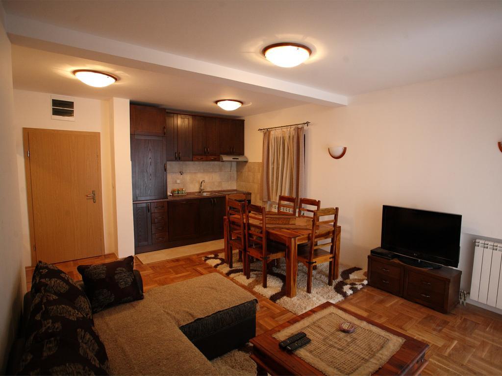 Family Apartments Zabljak  Phòng bức ảnh
