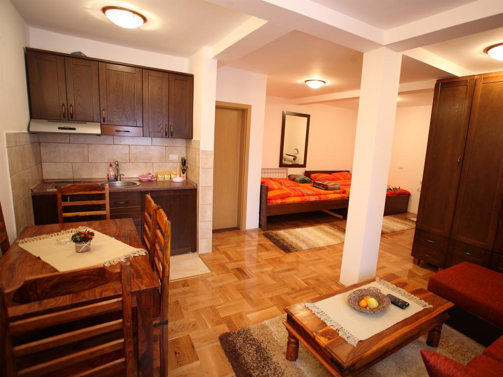 Family Apartments Zabljak  Phòng bức ảnh